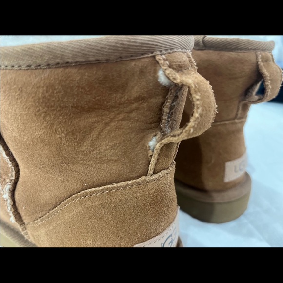 🤎🤎UGG® Classic Mini Boot /Color: Chestnut 🤎🤎 Size 8 - Picture 3 of 5